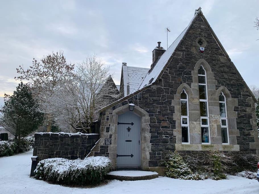 Old Schoolhouse, Galgorm Villa ภายนอก รูปภาพ